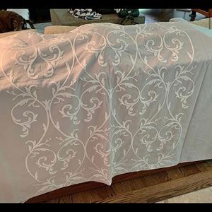 Exquisite gray Queen Duvet with shams